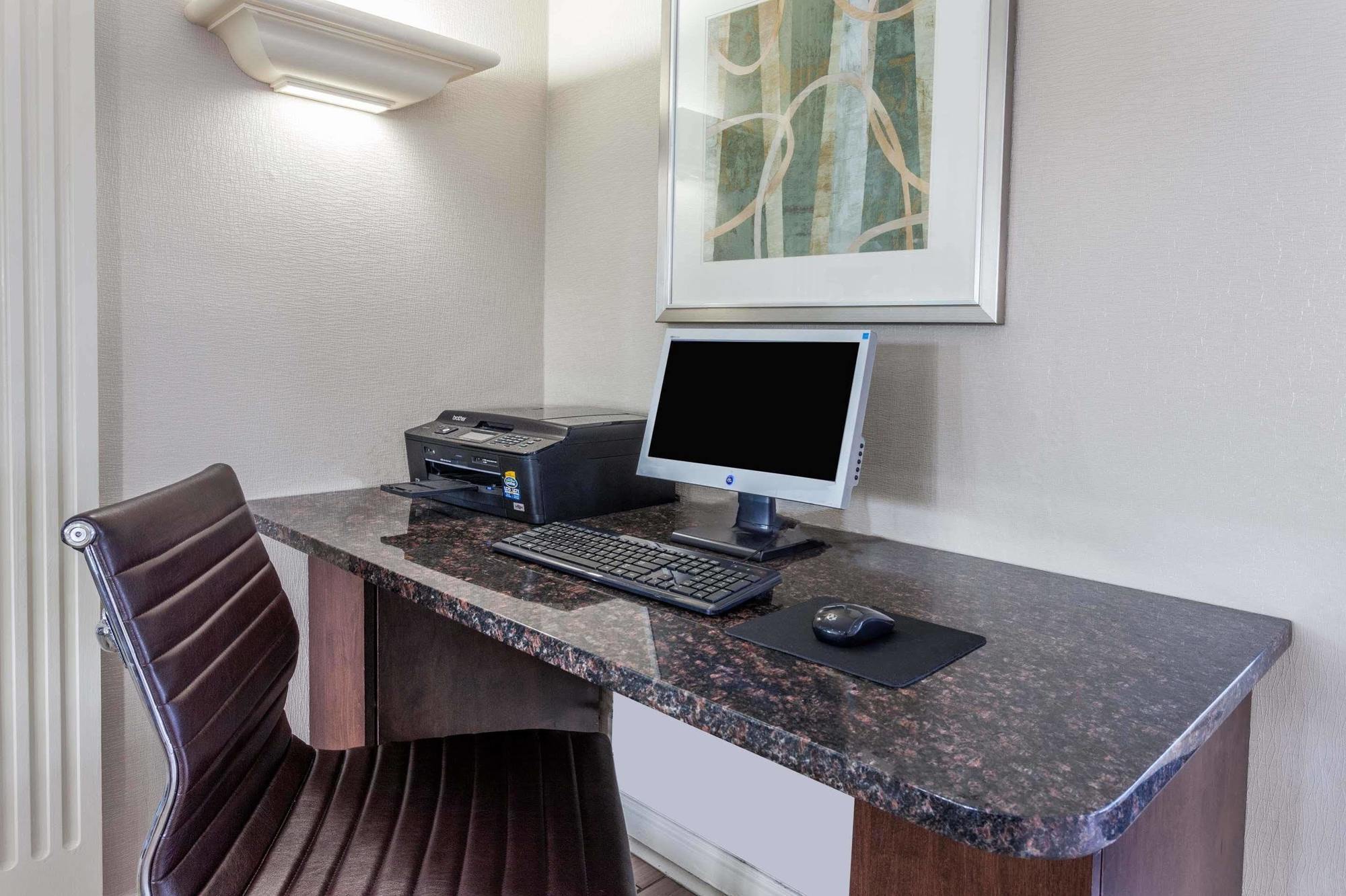 Days Inn & Suites By Wyndham Roseville/Detroit Area Luaran gambar